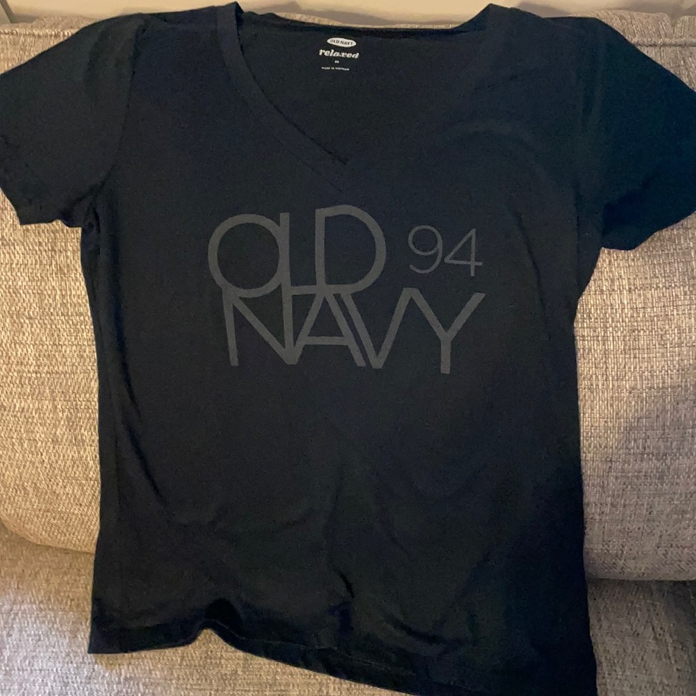Women’s medium Old Navy v-neck short sleeve tee
